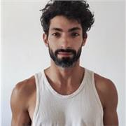 Instructor de yoga, especializado mecánica del movimiento